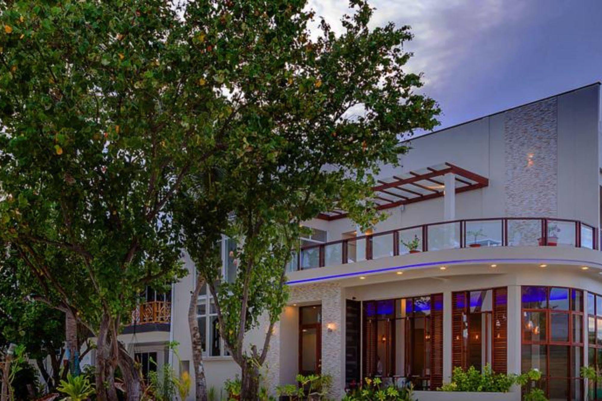 Velana Beach Hotel Maldives Маафуші Екстер'єр фото
